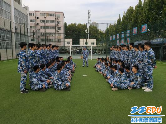 强健体魄冲云霄！海军航空大学教授到郑州九中进行身体保健与体能训练指导
